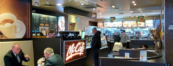 McDonald's is one of Tempat yang Disukai Gabriele.