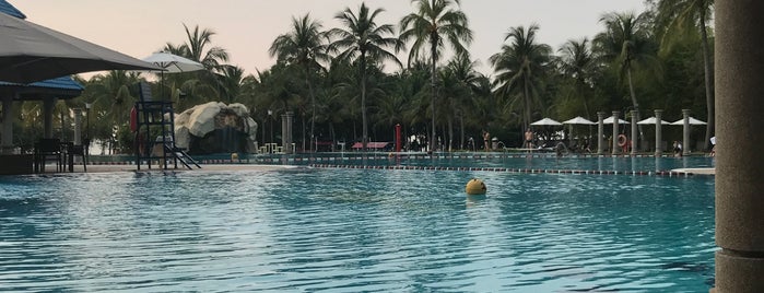Thistle Swiming Pool is one of Tempat yang Disukai ꌅꁲꉣꂑꌚꁴꁲ꒒.