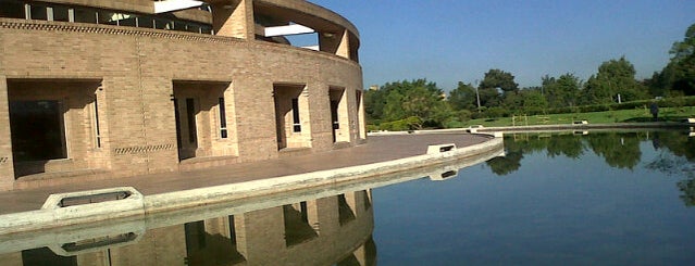 Biblioteca Pública Virgilio Barco is one of visitados.