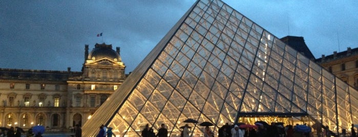The Louvre is one of Lugares dos sonhos.