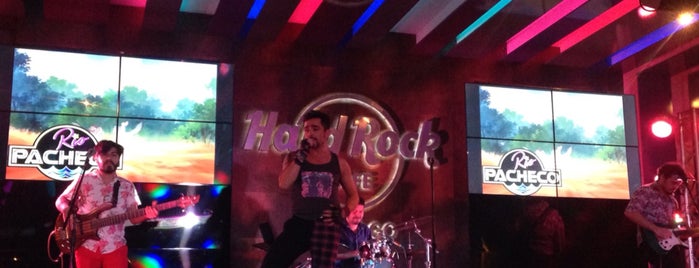 Hard Rock Cafe Santiago is one of Locais curtidos por Lari.