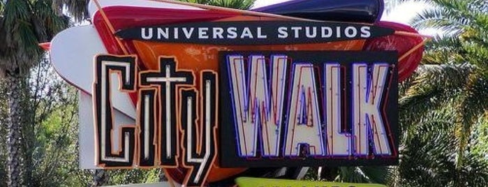 Universal CityWalk is one of Tempat yang Disukai Brett.