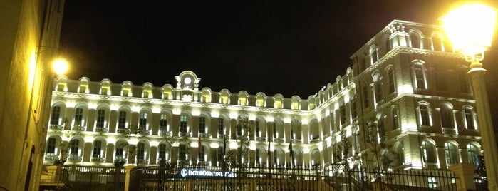 InterContinental Marseille Hôtel-Dieu is one of Lugares favoritos de Mischa.