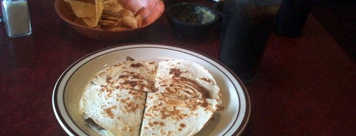Los Perez Mexican Restaurant is one of Posti che sono piaciuti a Jacqueline.