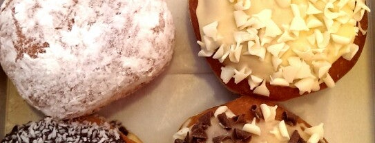 Dunkin' Donuts is one of Jana : понравившиеся места.