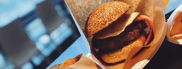 Jiyugaoka Burger is one of Koji : понравившиеся места.