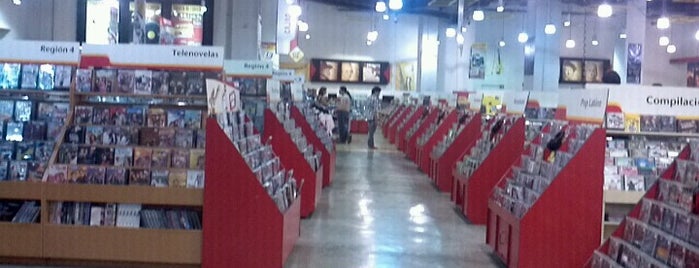 Tower Records is one of Lauさんの保存済みスポット.