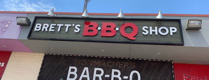 Brett’s BBQ Shop is one of สถานที่ที่ Milton ถูกใจ.