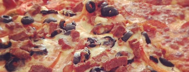 Pizza Pizza is one of Orte, die Zaira gefallen.