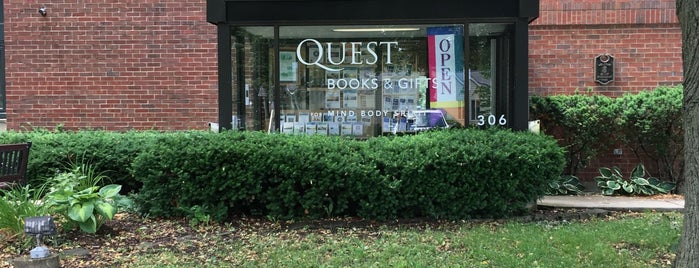 Quest BookShop is one of Tempat yang Disukai Ross.