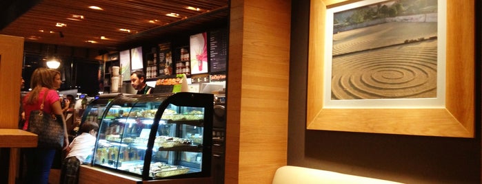 Starbucks is one of Lugares.