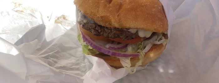 Famous Burgers is one of Stefanさんのお気に入りスポット.