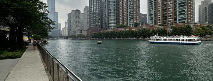 Shoreline Sightseeing - Michigan Ave. is one of Andre 님이 좋아한 장소.