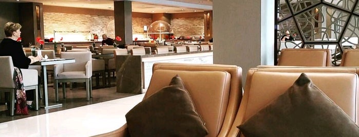 Emirates Business Class Lounge is one of สถานที่ที่ Ricardo ถูกใจ.