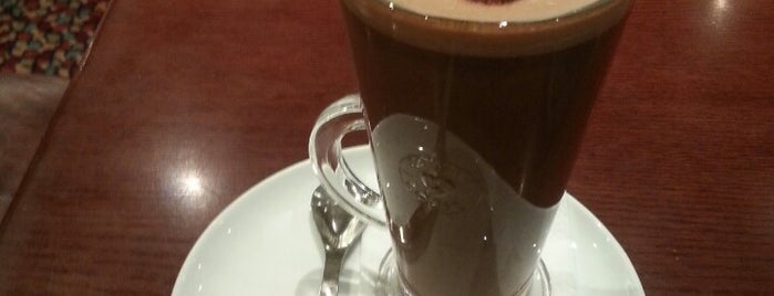 Costa Coffee is one of Tempat yang Disukai Adam.