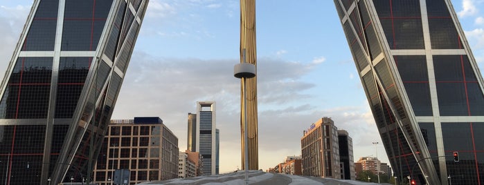 Puerta de Europa (Torres KIO) is one of 建築マップ　ヨーロッパ.