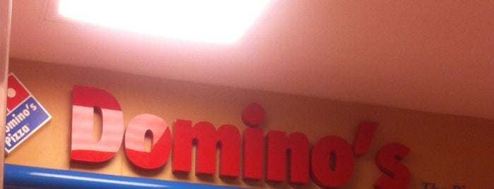 Domino's Pizza is one of Lugares favoritos de Apoorv.