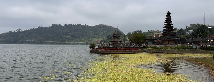 Ulun Danu Temple  & Lake  Beratan is one of BALİ.