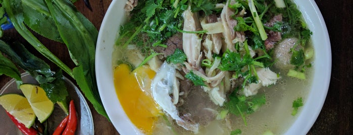 Phở Hà Thành is one of Lugares favoritos de Dat.