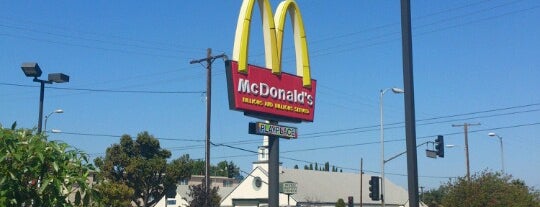 McDonald's is one of Tempat yang Disukai Alberto J S.