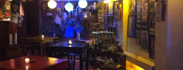 El Telon Bar is one of Clau'nun Beğendiği Mekanlar.