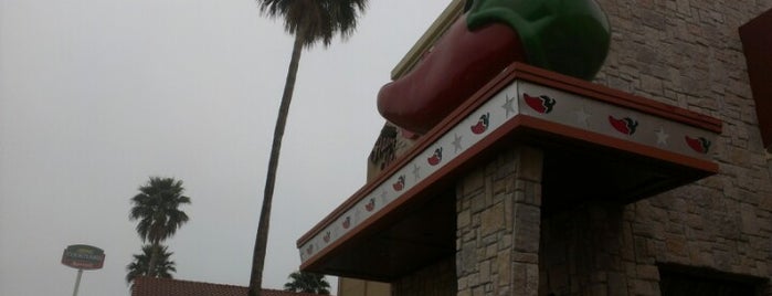 Chili's Grill & Bar is one of Tempat yang Disukai Angeles.