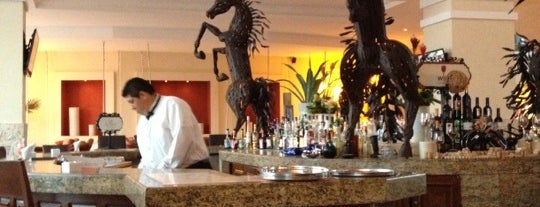 Lobby Bar is one of Lugares favoritos de Celal.