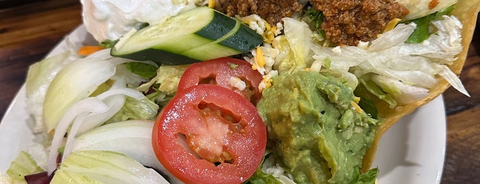 Salsas Mexican & Seafood Restaurant is one of Orte, die Lucy gefallen.