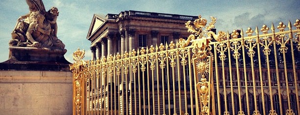 Palácio de Versalhes is one of Paris.