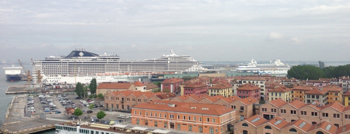 Porto di Venezia is one of Tempat yang Disukai Diane.