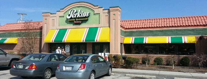 Perkins Restaurant & Bakery is one of Tempat yang Disukai Rick.