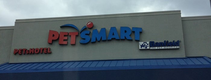 PetSmart is one of Orte, die Jamal gefallen.