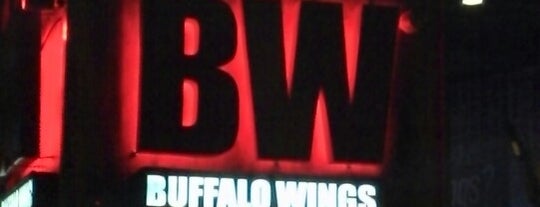Buffalo Wings is one of Lugares favoritos de Pam.