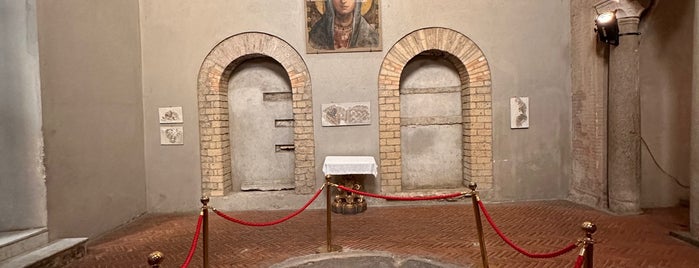 Cappella Del Tesoro Di San Gennaro is one of Napoli.
