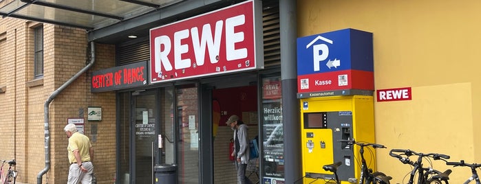 REWE is one of Berlins Supermärkte.