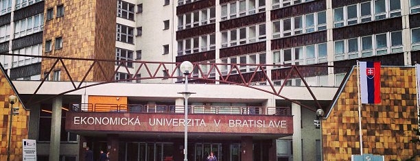 Wirtschaftsuniversität Bratislava is one of Orte, die Martin gefallen.