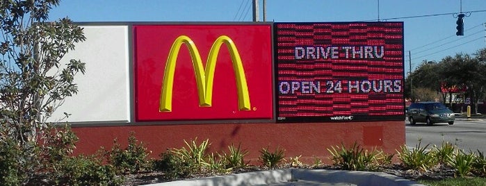 McDonald's is one of Orte, die Justin gefallen.