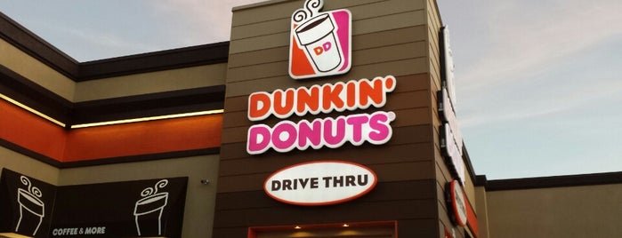 Dunkin' is one of Aaronさんのお気に入りスポット.