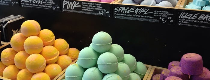 LUSH Cosmetics is one of Paulさんのお気に入りスポット.