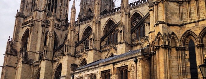 Cattedrale di York is one of England.