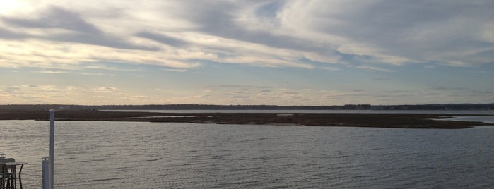 Dockers Waterside Marina & Restaurant is one of The Hamptons.