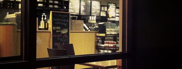Starbucks is one of Tempat yang Disukai Marisa.