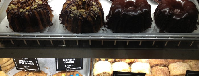 Corner Bakery Cafe is one of Bakeries, Delis, Cafés, Sweets & Ice Cream.