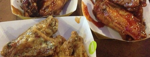 Buffalo Wild Wings is one of Aineさんのお気に入りスポット.
