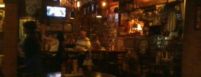 Dante's Bar is one of Tempat yang Disimpan Giuli.