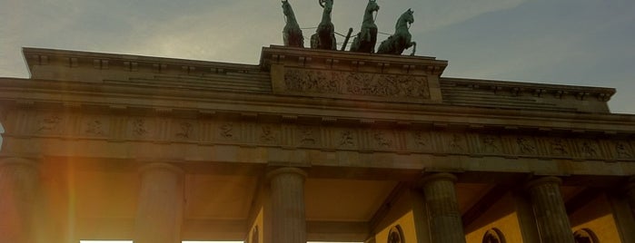 브란덴부르크 문 is one of Berlin.