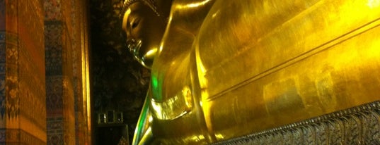 The Vihara of the Reclining Buddha is one of Bangkok Life Style.
