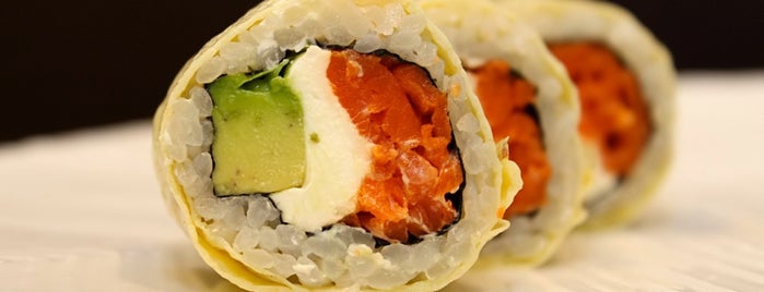 Sushi Rolls Recreo is one of Sushis vinia.
