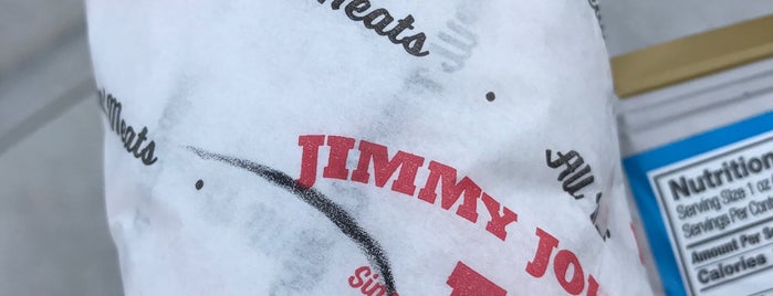 Jimmy John's is one of สถานที่ที่ Philip ถูกใจ.