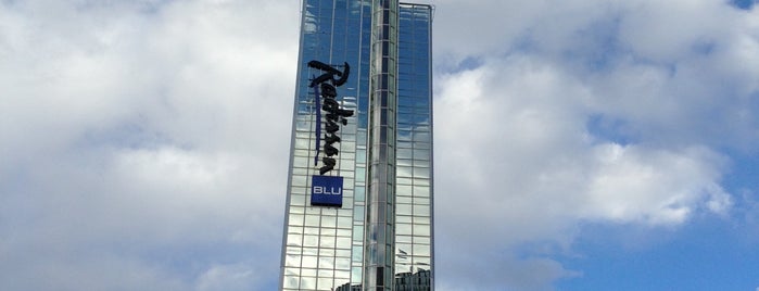 Radisson Blu Plaza Hotel is one of Lugares favoritos de Joana.